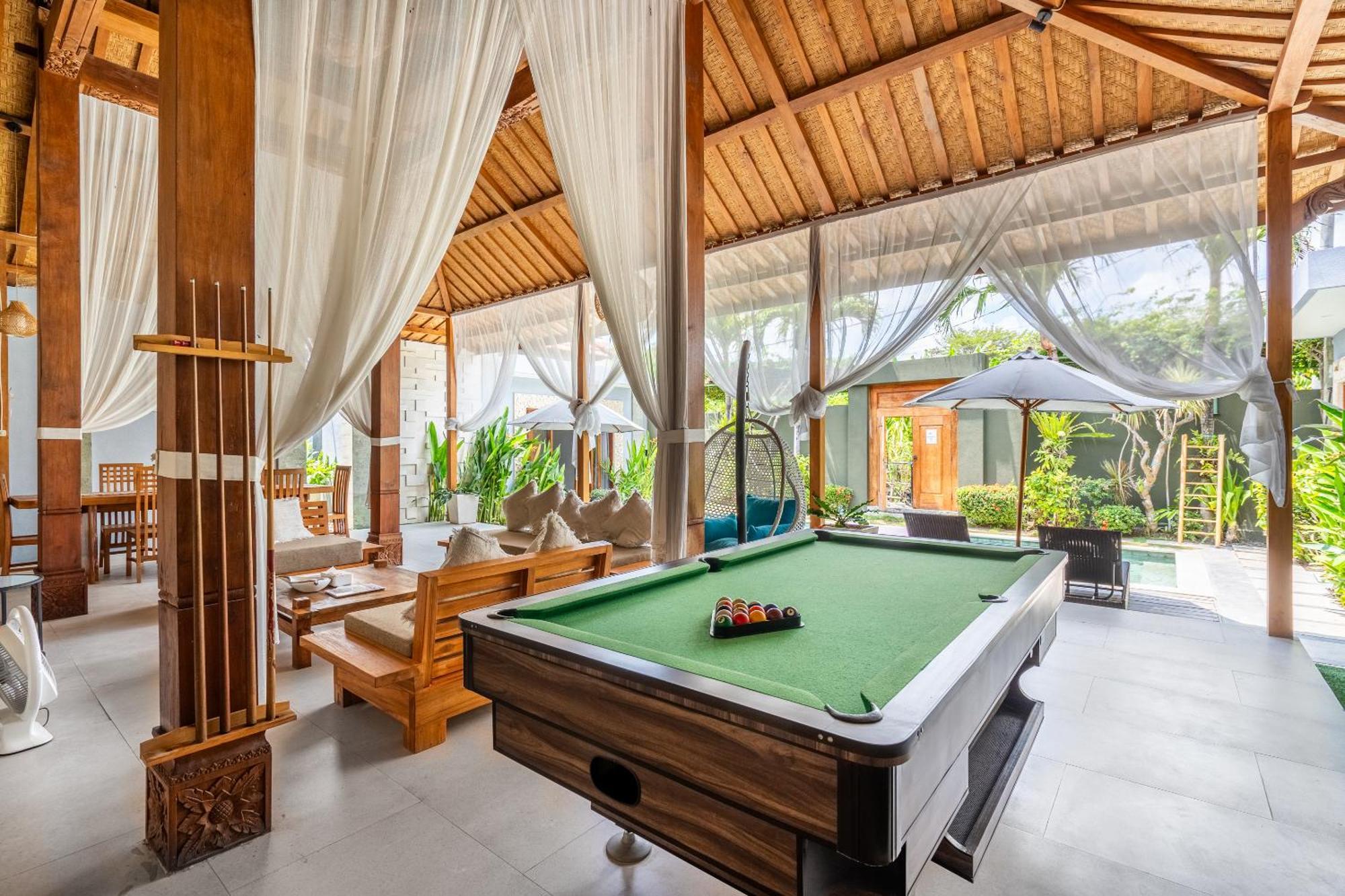 Kubu Joglo Villa Seminyak Buitenkant foto